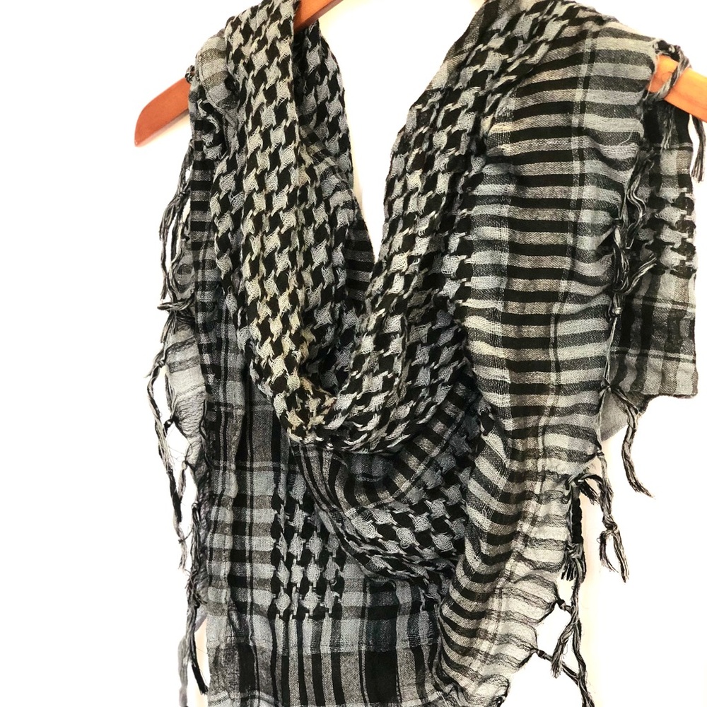 Fringe scarf